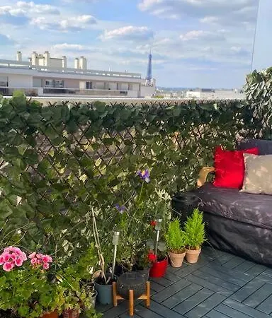 Loft With Romantic View Over The Eiffel Tower Apartment